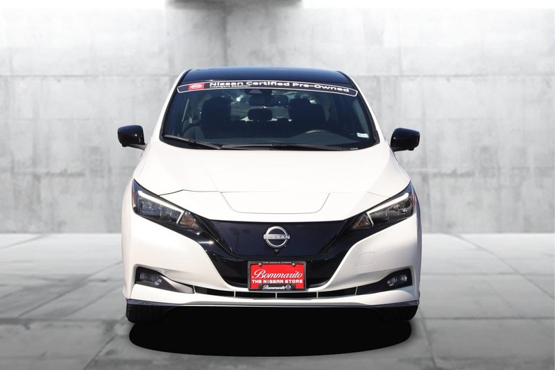 Nissan LEAF Vehicle Image 04