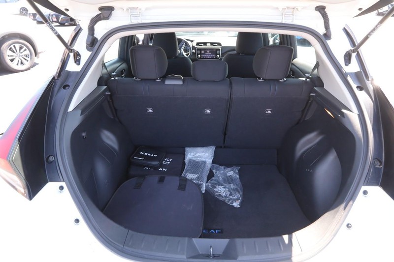 Nissan LEAF Vehicle Image 07