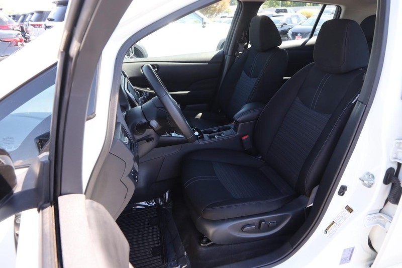 Nissan LEAF Vehicle Image 08