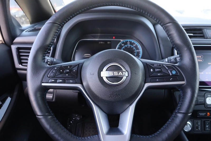 Nissan LEAF Vehicle Image 10