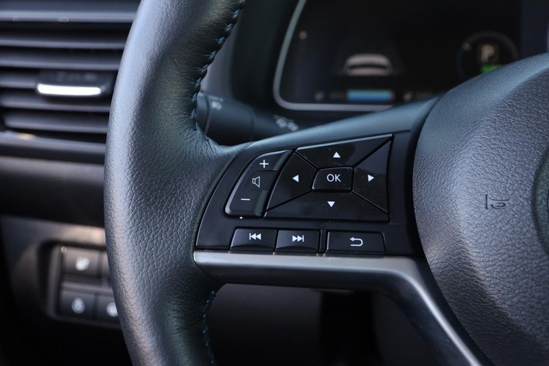 Nissan LEAF Vehicle Image 11