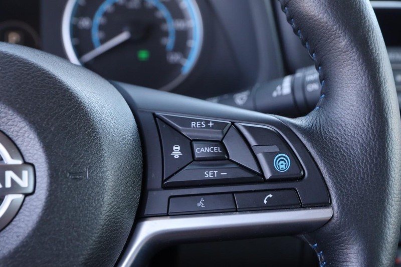 Nissan LEAF Vehicle Image 12