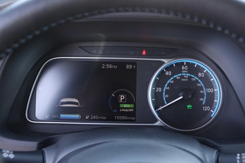 Nissan LEAF Vehicle Image 13