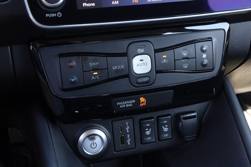Nissan LEAF Vehicle Image 16