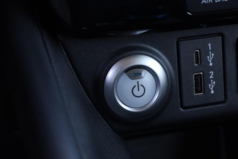 Nissan LEAF Vehicle Image 17