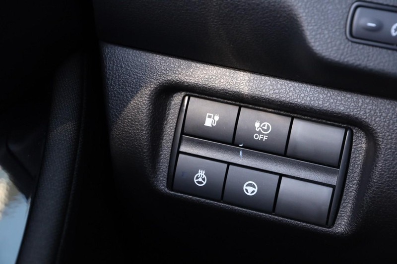 Nissan LEAF Vehicle Image 19