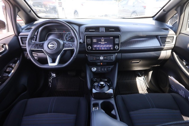 Nissan LEAF Vehicle Image 20