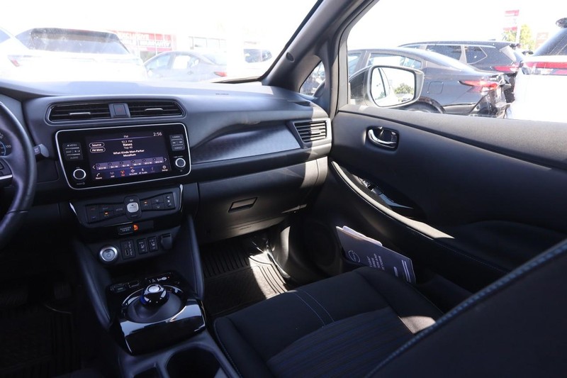 Nissan LEAF Vehicle Image 24