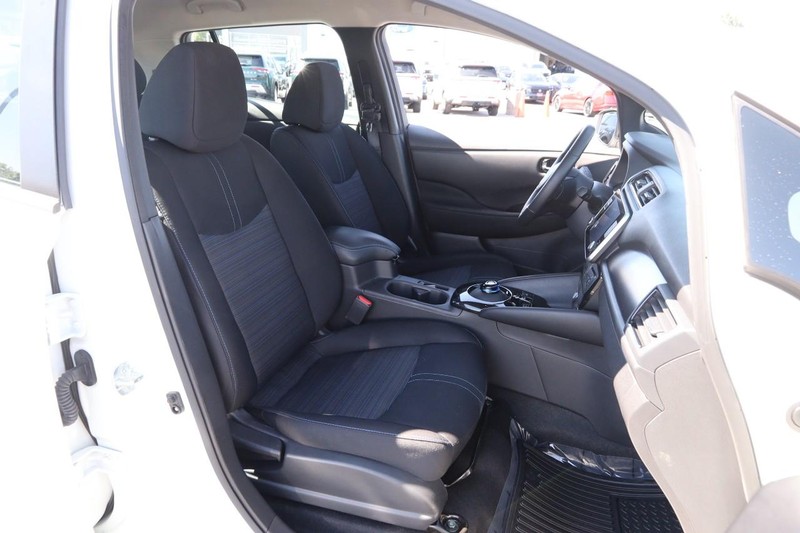 Nissan LEAF Vehicle Image 25
