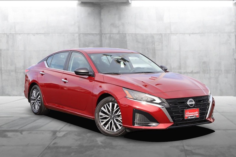 Nissan Altima Vehicle Image 02