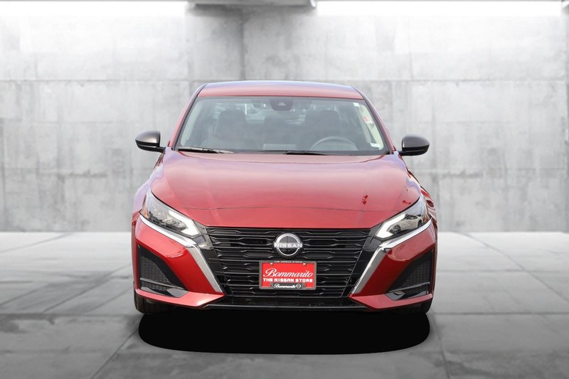 Nissan Altima Vehicle Image 04