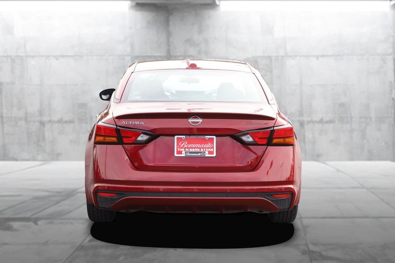 Nissan Altima Vehicle Image 06