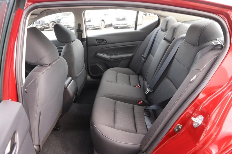 Nissan Altima Vehicle Image 09