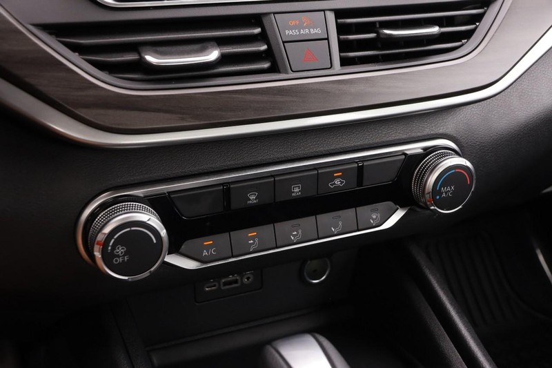 Nissan Altima Vehicle Image 17