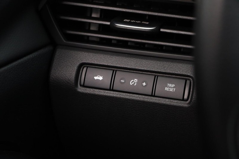 Nissan Altima Vehicle Image 18