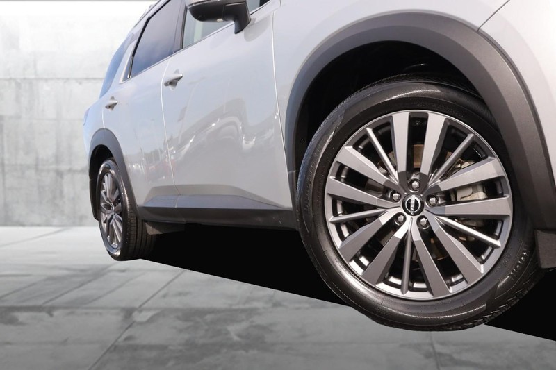 Nissan Pathfinder Vehicle Image 03