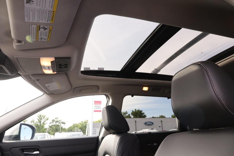 Nissan Pathfinder Vehicle Image 09