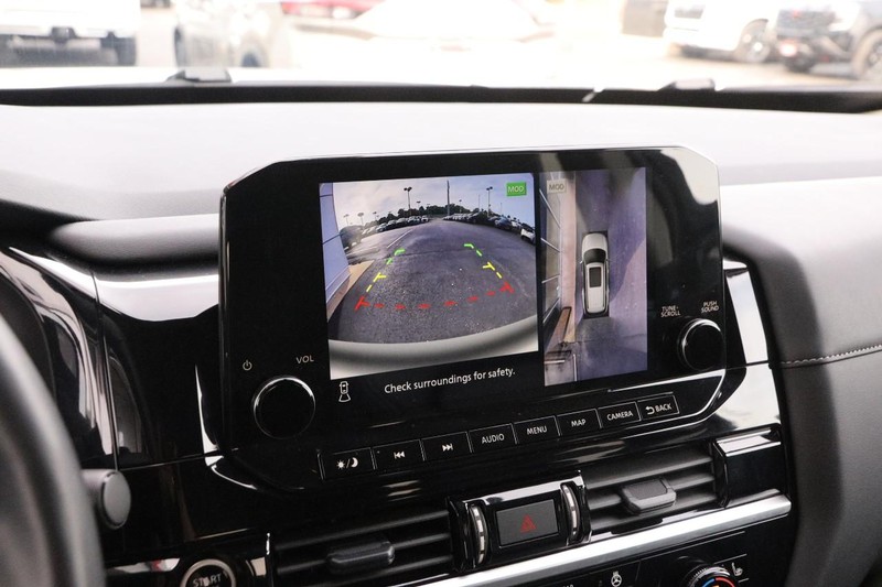 Nissan Pathfinder Vehicle Image 19