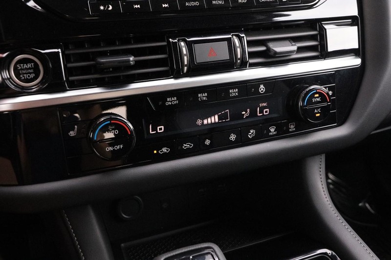 Nissan Pathfinder Vehicle Image 20