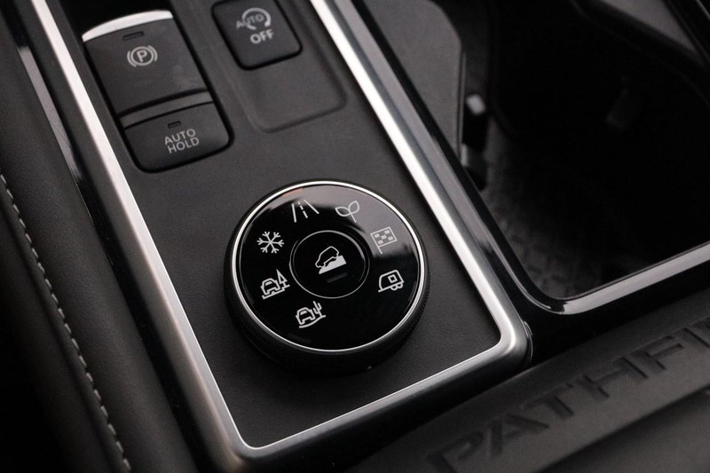 Nissan Pathfinder Vehicle Image 21