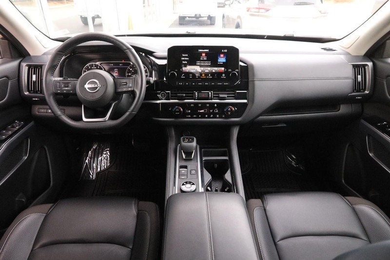 Nissan Pathfinder Vehicle Image 24