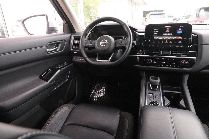 Nissan Pathfinder Vehicle Image 25