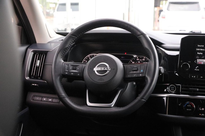 Nissan Pathfinder Vehicle Image 26