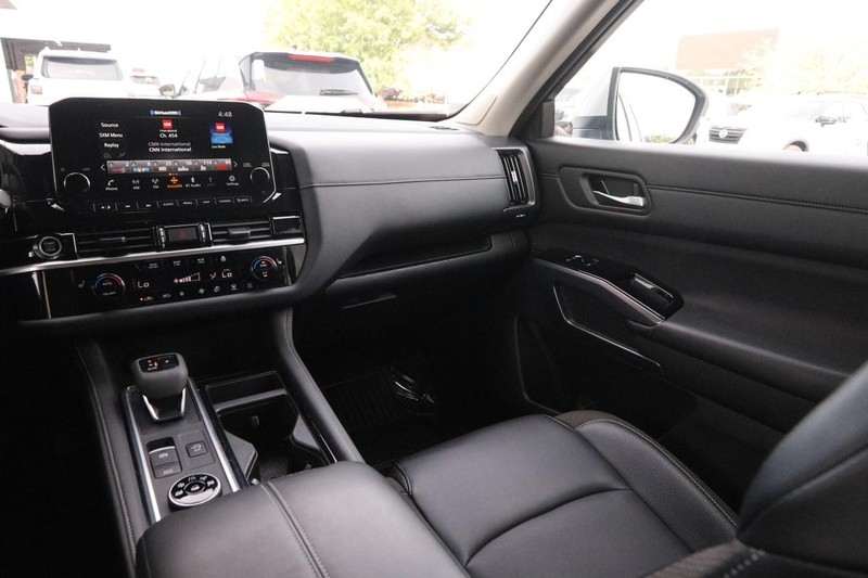 Nissan Pathfinder Vehicle Image 28