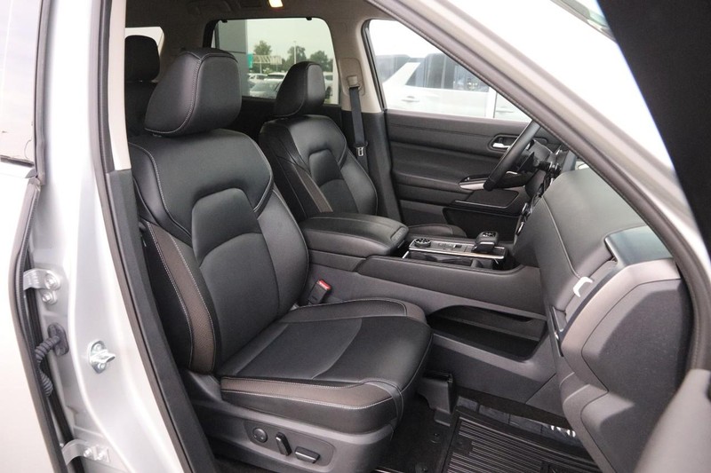 Nissan Pathfinder Vehicle Image 29