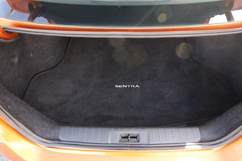 Nissan Sentra Vehicle Image 07