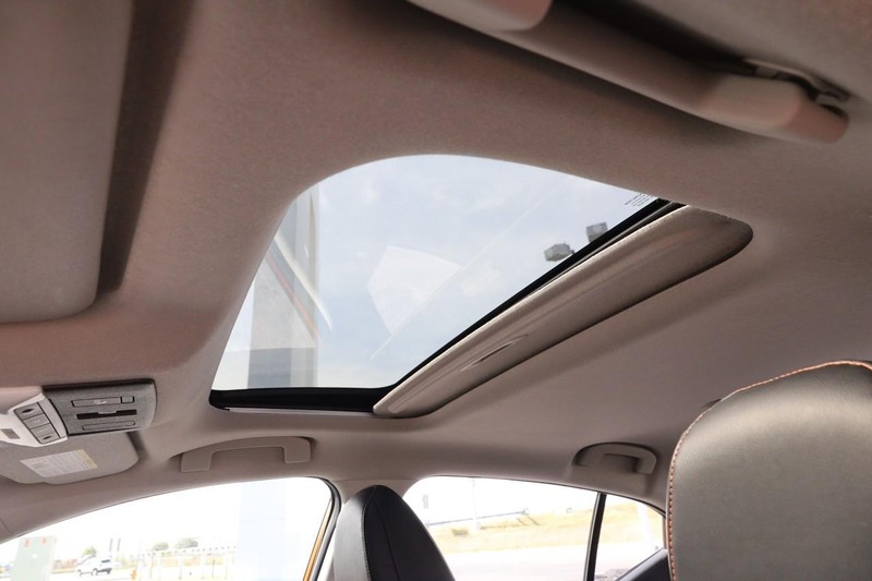 Nissan Sentra Vehicle Image 08