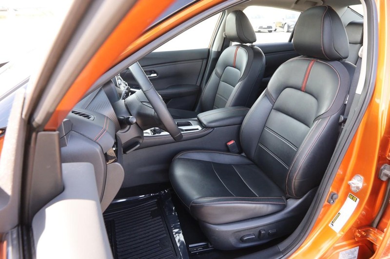 Nissan Sentra Vehicle Image 09