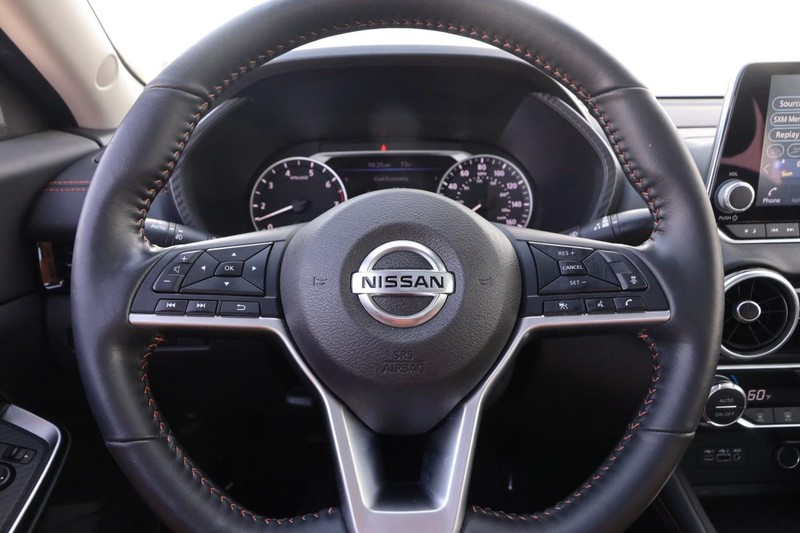 Nissan Sentra Vehicle Image 11