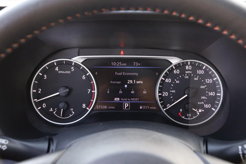 Nissan Sentra Vehicle Image 14