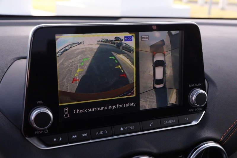 Nissan Sentra Vehicle Image 17
