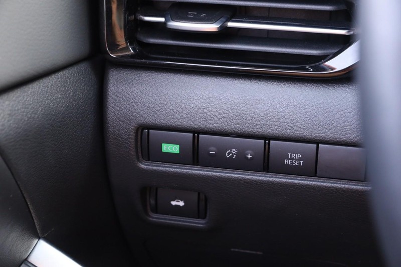 Nissan Sentra Vehicle Image 19