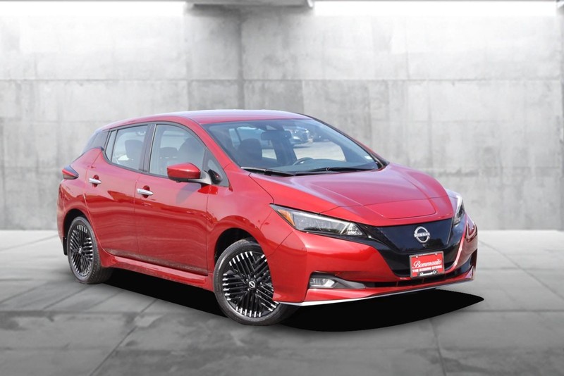 Nissan LEAF Vehicle Image 02