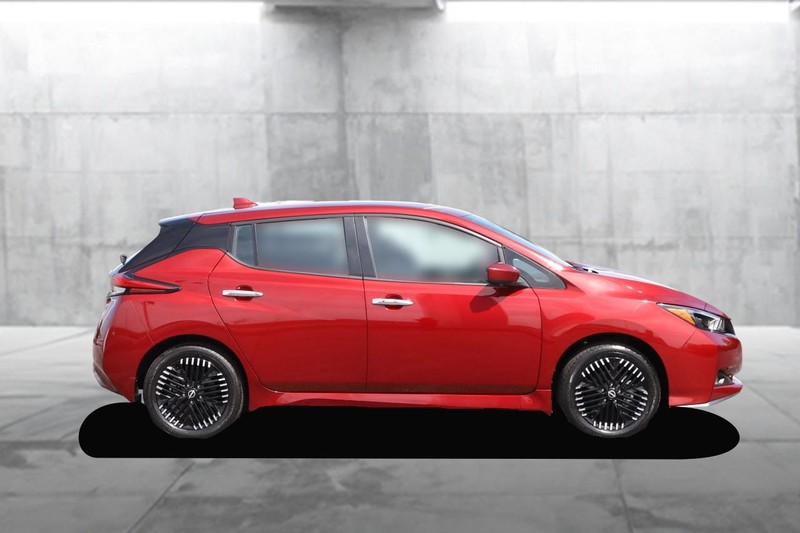 Nissan LEAF Vehicle Image 05