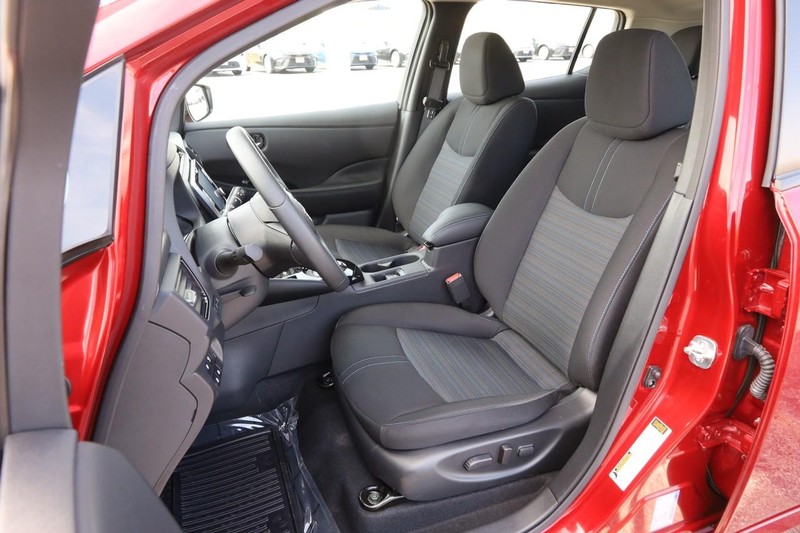 Nissan LEAF Vehicle Image 08
