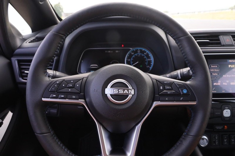 Nissan LEAF Vehicle Image 10