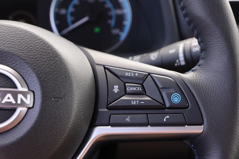 Nissan LEAF Vehicle Image 12