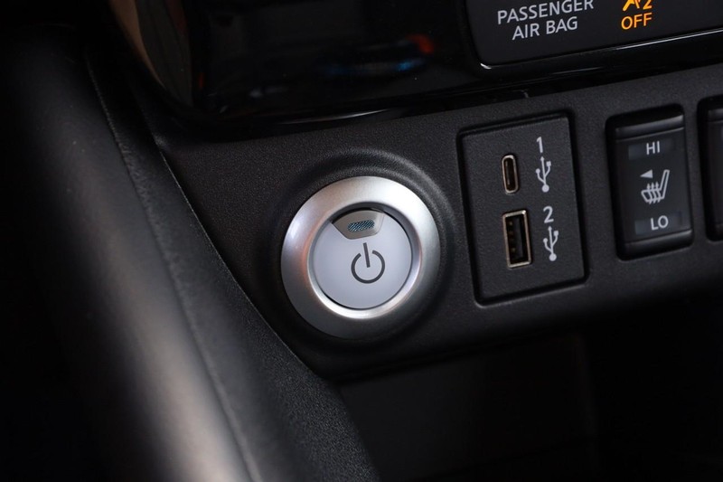 Nissan LEAF Vehicle Image 14