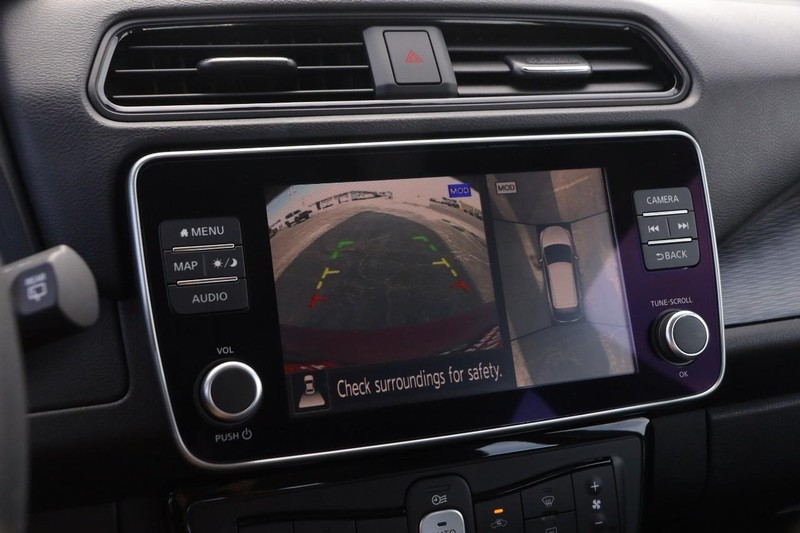 Nissan LEAF Vehicle Image 16