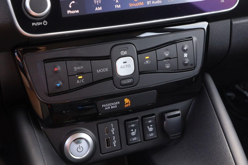 Nissan LEAF Vehicle Image 17