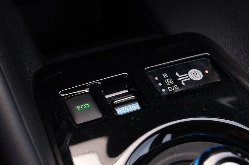 Nissan LEAF Vehicle Image 18