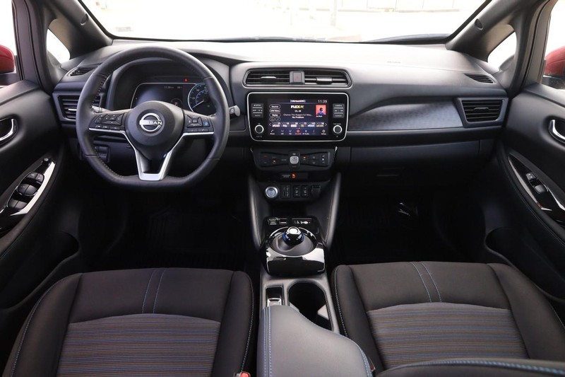 Nissan LEAF Vehicle Image 21