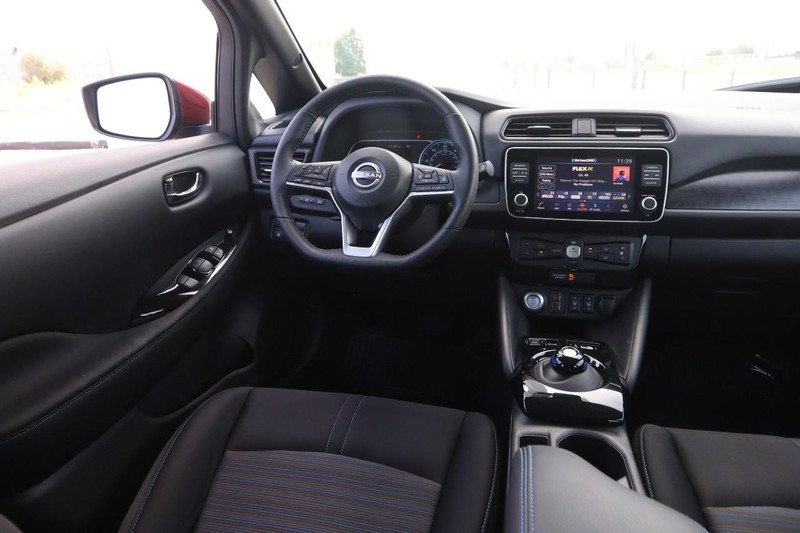 Nissan LEAF Vehicle Image 22