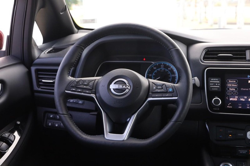 Nissan LEAF Vehicle Image 23