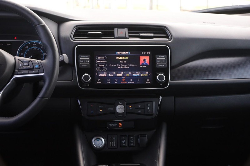 Nissan LEAF Vehicle Image 24