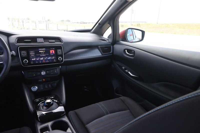 Nissan LEAF Vehicle Image 25